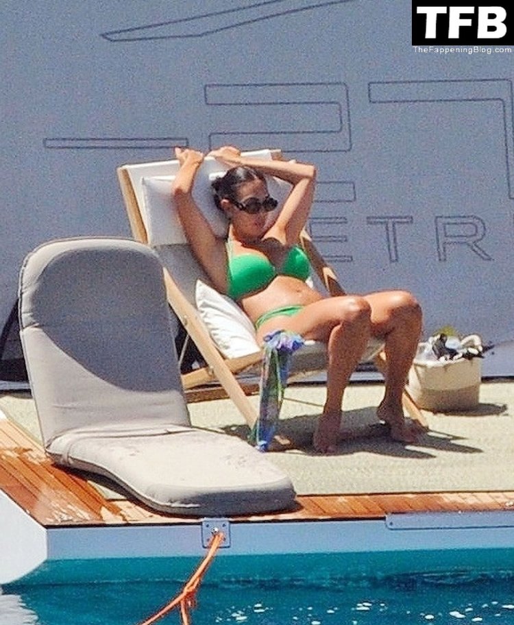 Georgina Rodriguez +18