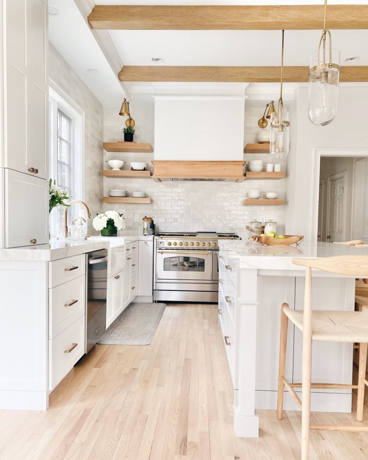 Kitchen white with wood design