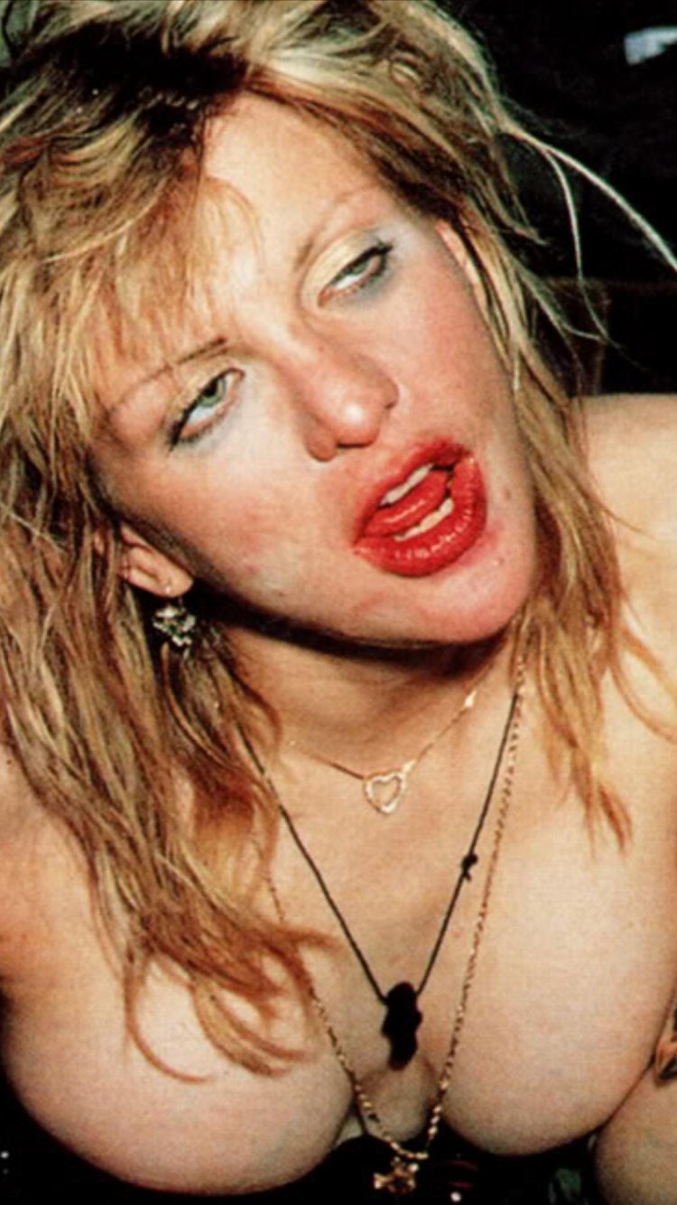 Courtney Love under high