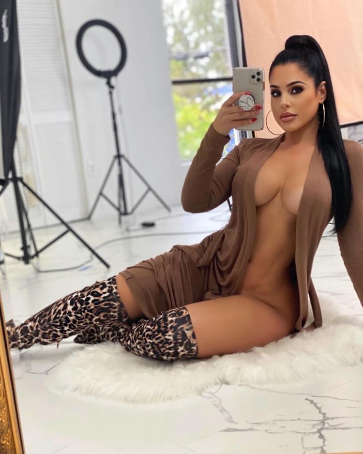 Stefani Assedo Cruz naked