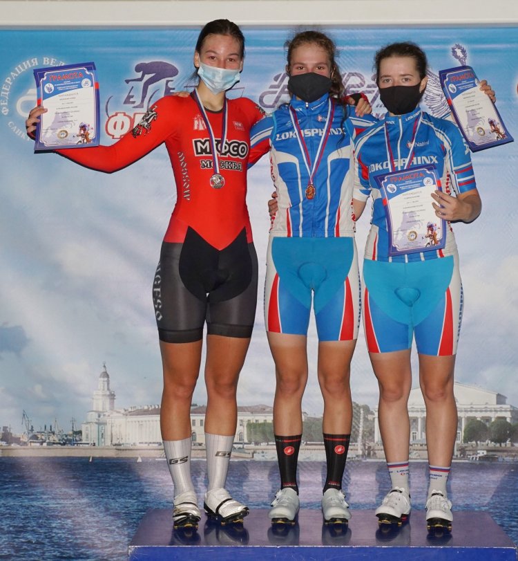 Equal tract Alena Ivanchenko