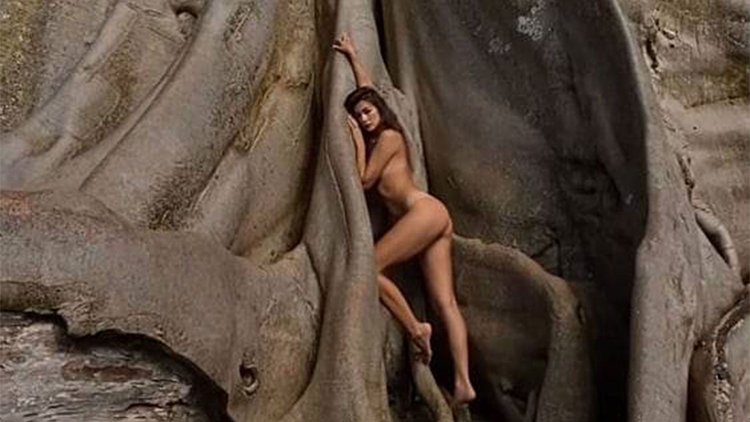 Photoshoot of naked women