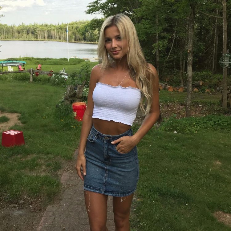 Франческа Фурнье фото шорты