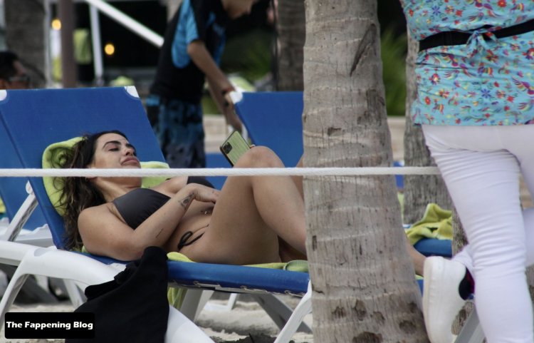 Lauren Lapcan in bikini