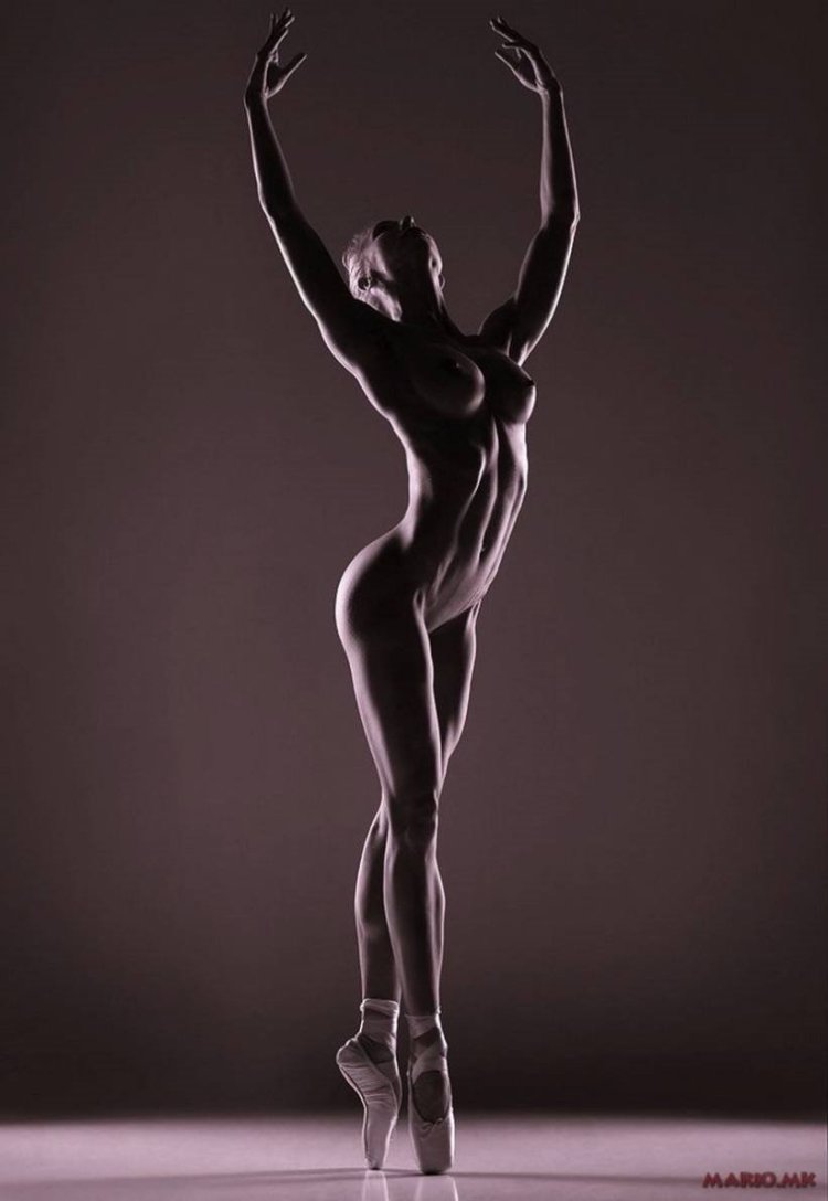 Erotic Dancers Posing Nude