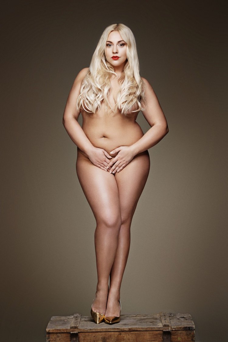 Plus Size Nude Curvy Girl