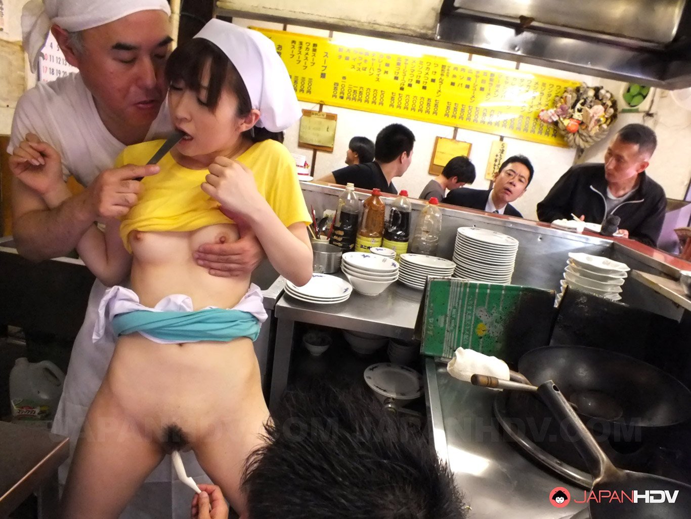 Порно японское в кафе фото 25
