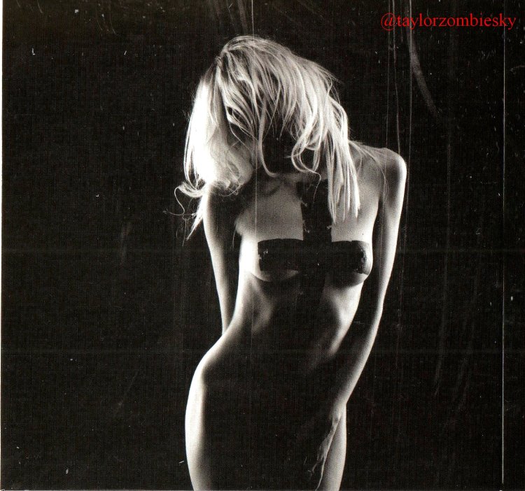 Taylor Momsen Masturbation