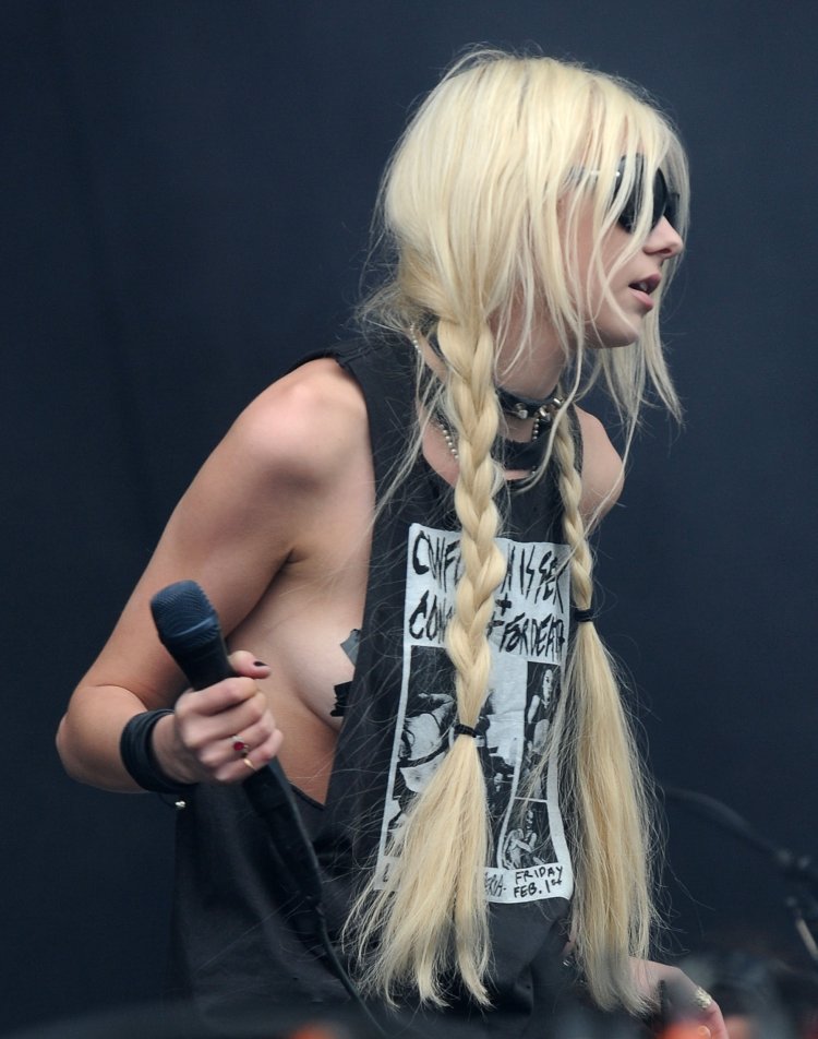Taylor Momsen Nud
