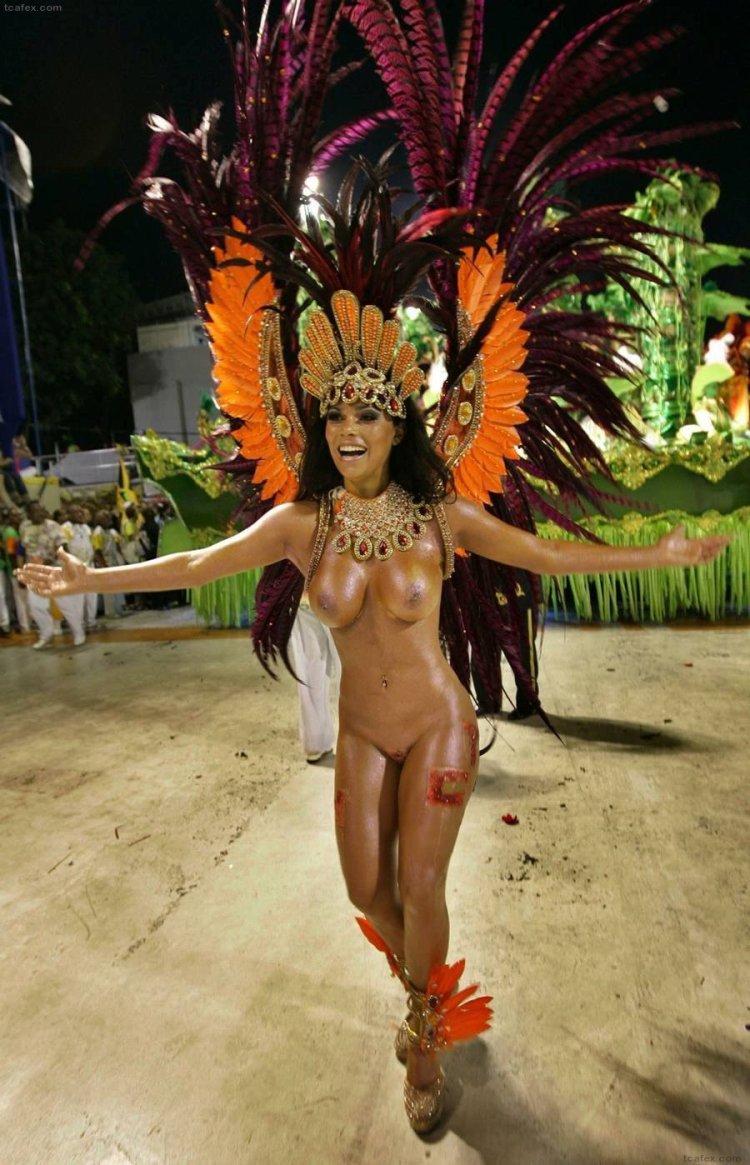 Viviana Castro Naked on the Carnival