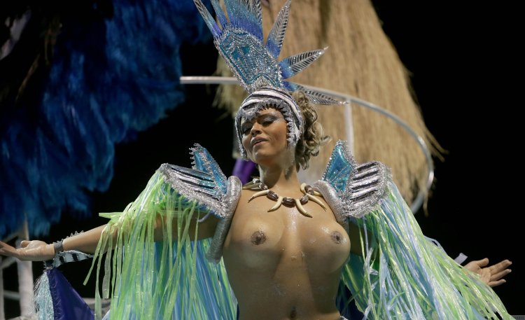 Viviana Castro Naked on the Carnival
