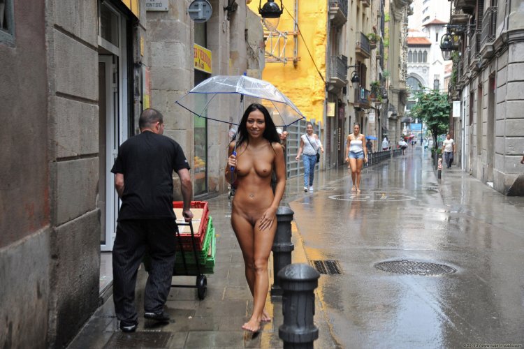 Market Naked in public