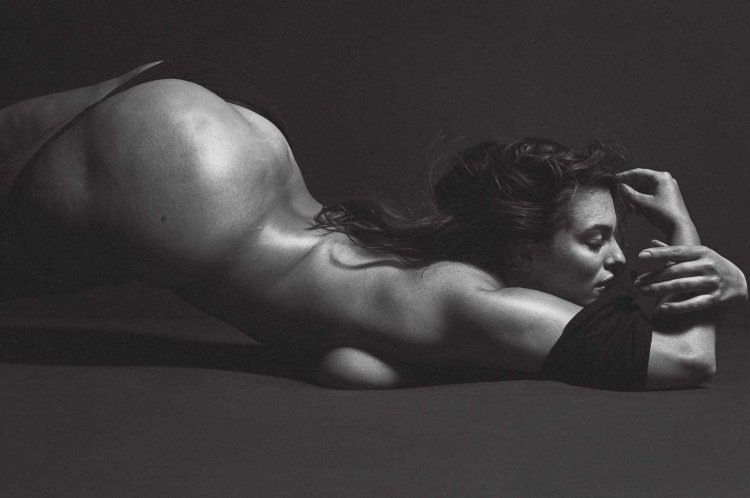 Plus-Size model Ashley Graham Nude