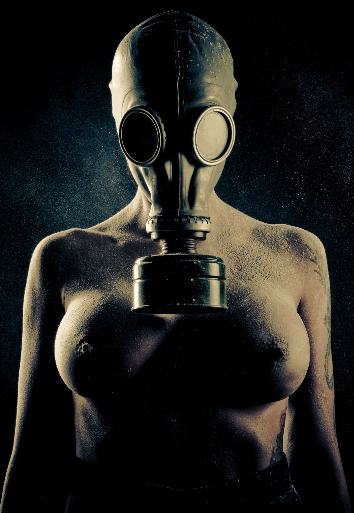 Gas mask nude - 28 photos