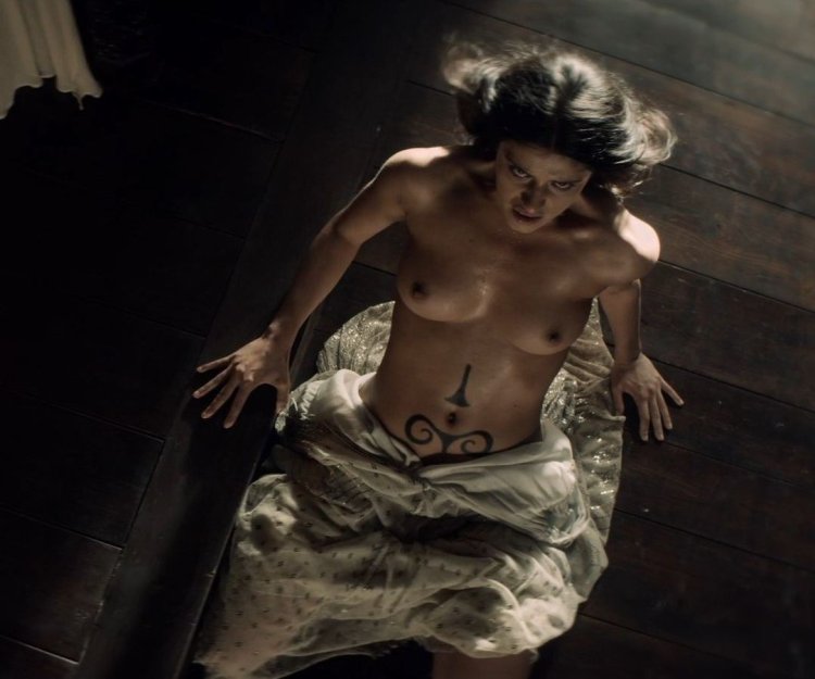 Anna Chalotra Titsmak boobs