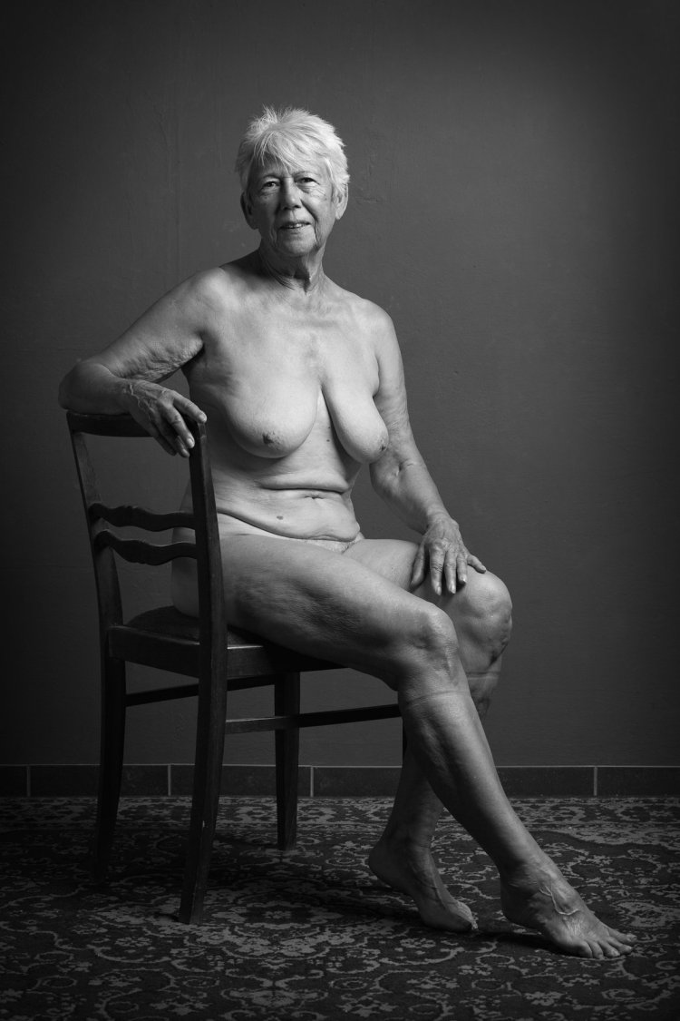 Photo shoots of naked old women