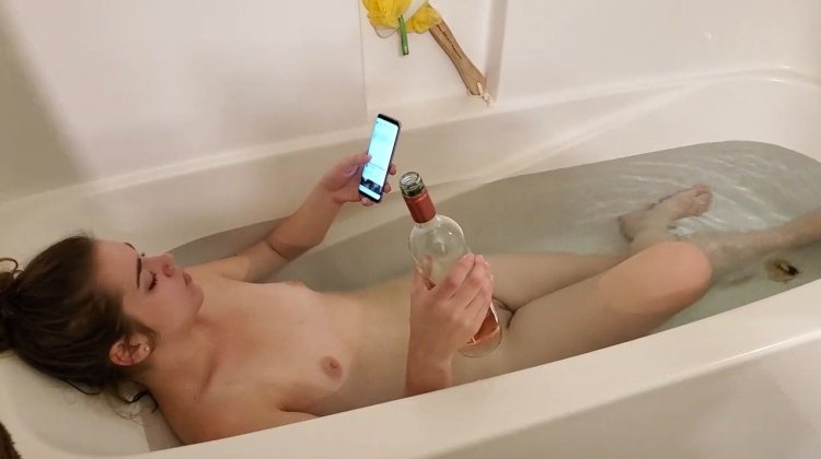 Masturbation in the bathroom hidden camera