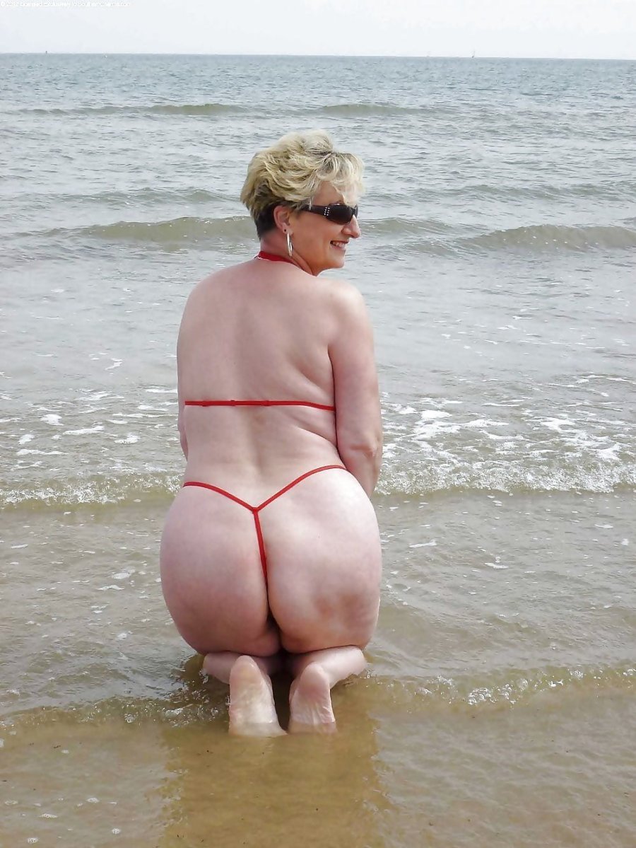 Mature big butts on the beach
