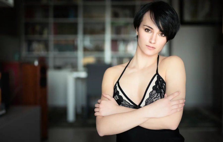 Angela Sommers brunette