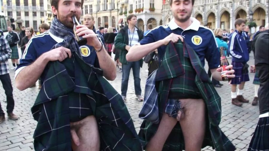 Scots in skirts without panties