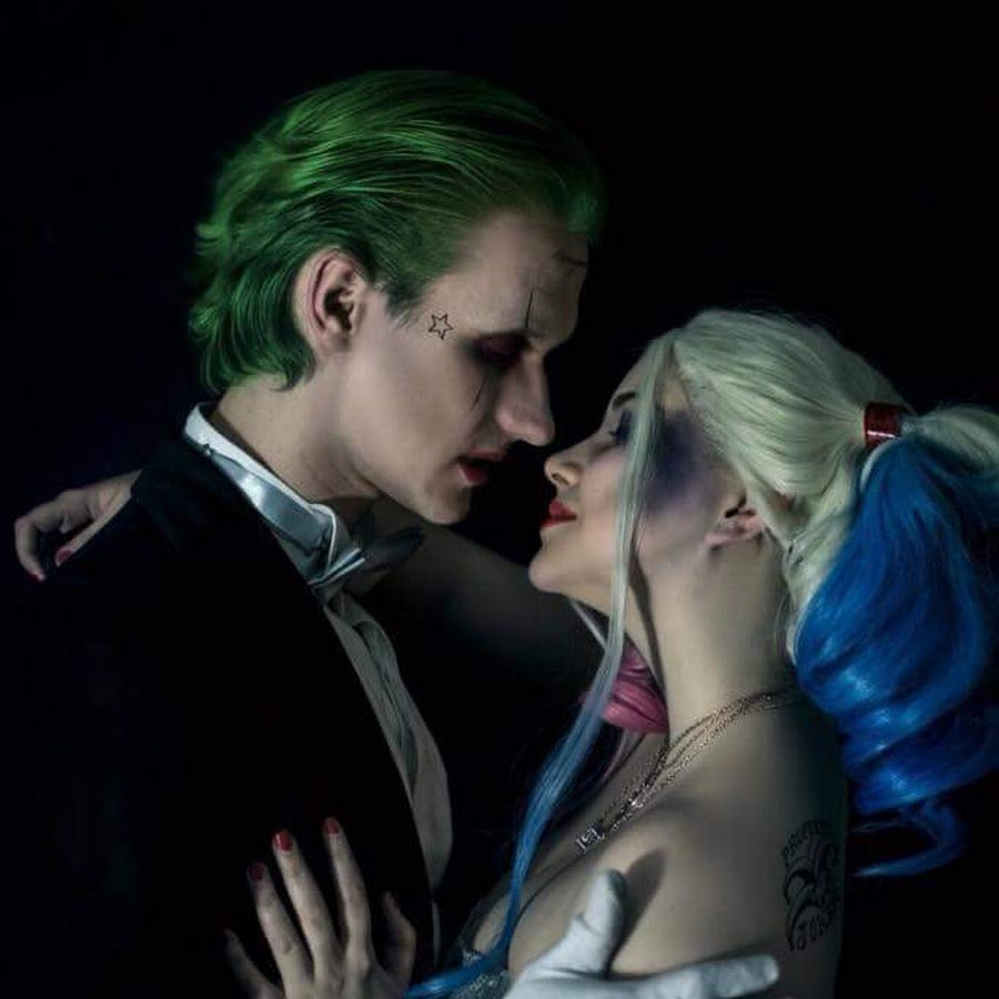 Harley Quinn and Joker kiss