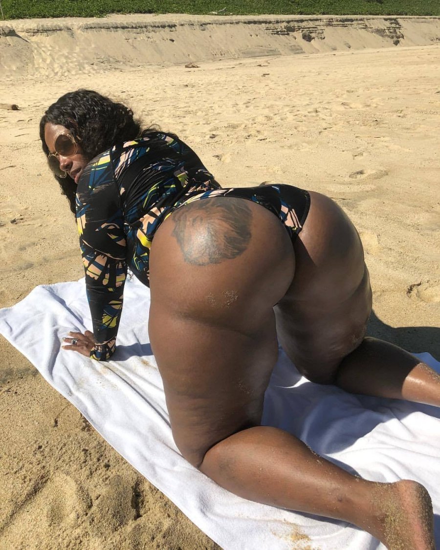 Cherokee d ass between