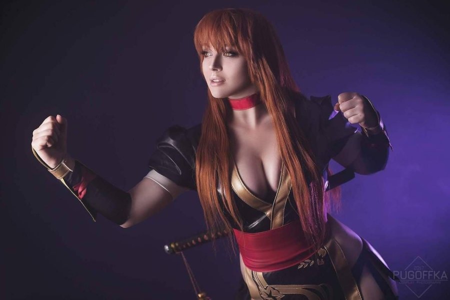 Dead or Alive 6 Kasumi cosplay