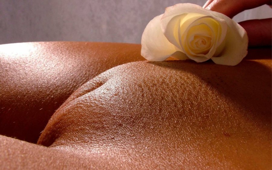 Bulging female pubis