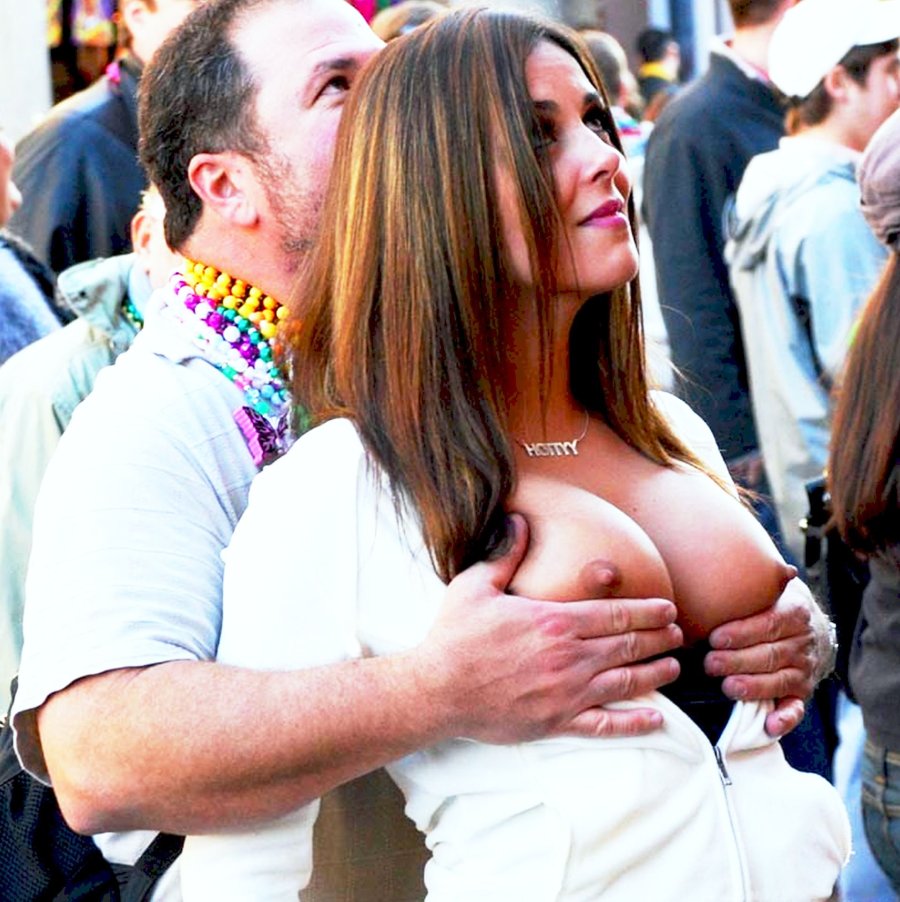 Girl shows tits to passers-by