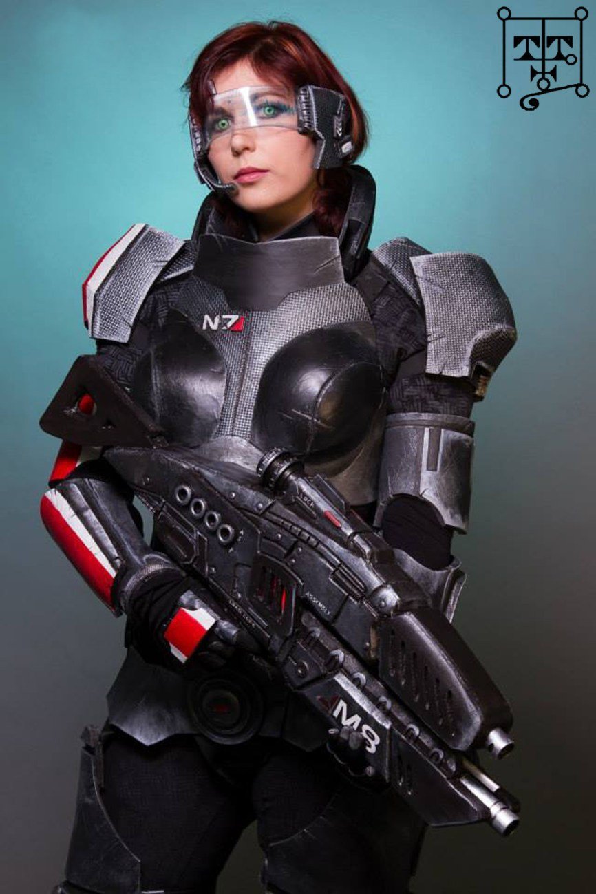 Femme Shepard cosplay