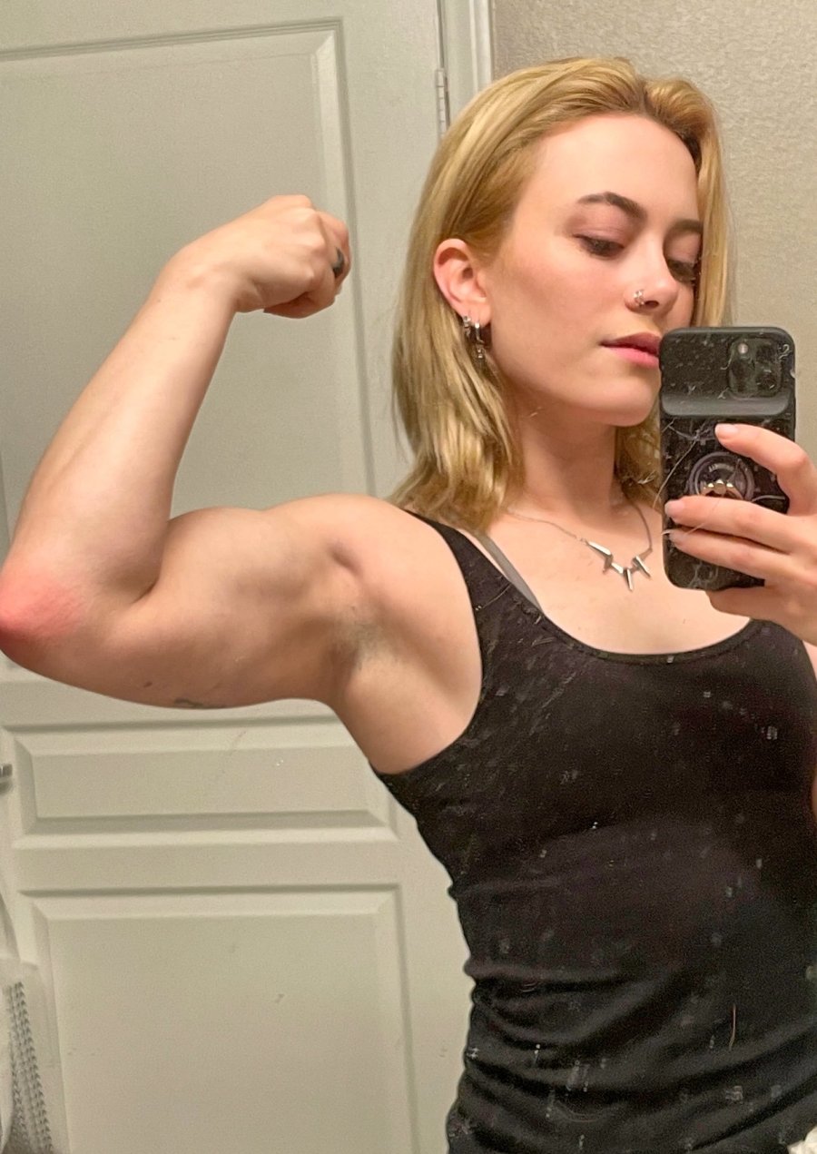 Claire Max muscles