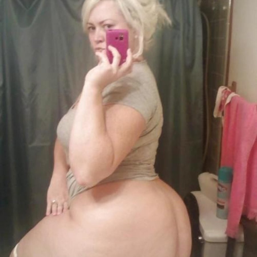 Mature with big butts selfie