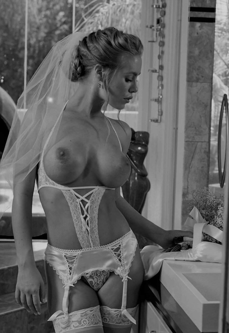 Nicole Aniston bride