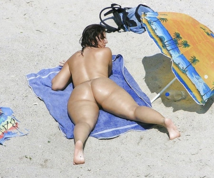 Mature big butts on the beach