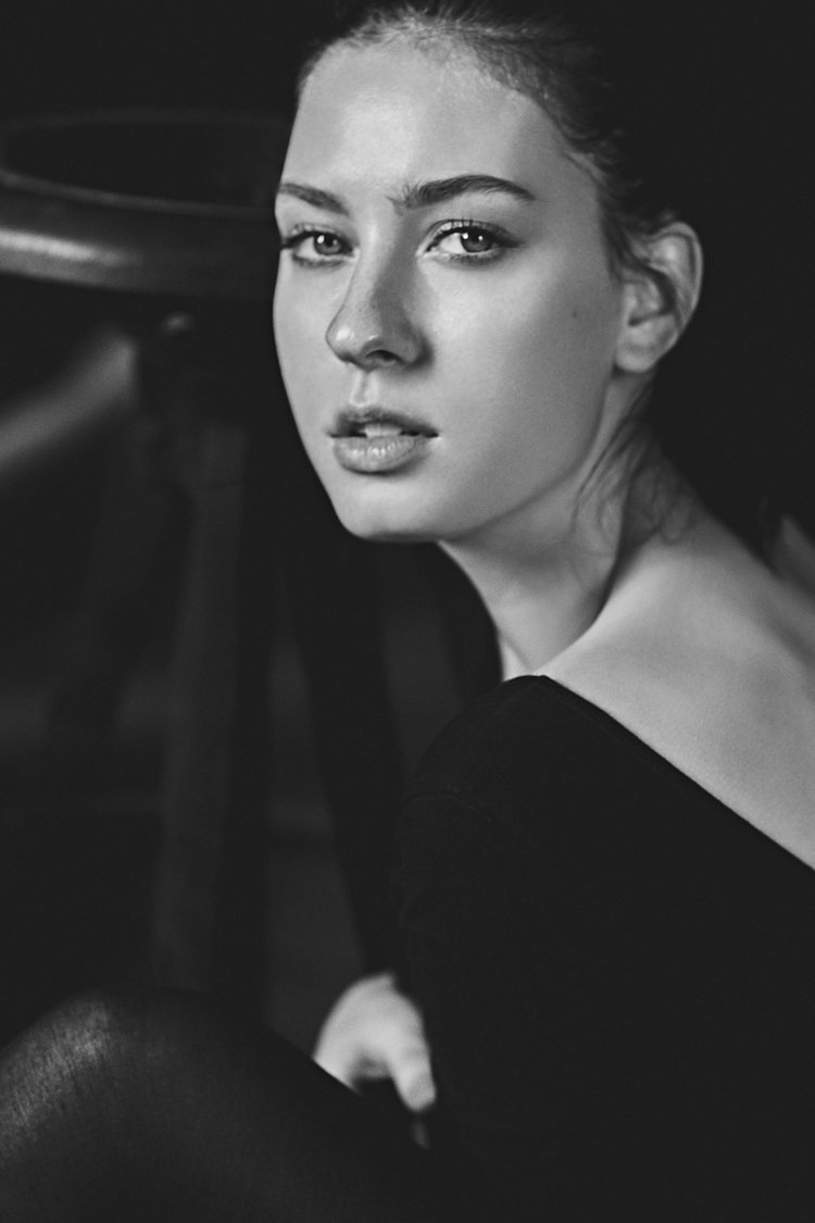 Olivia Kalpo Hot on Wallpaper