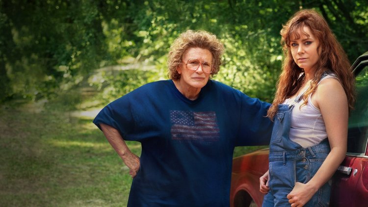 Lyna Perez (@lynaritaa)