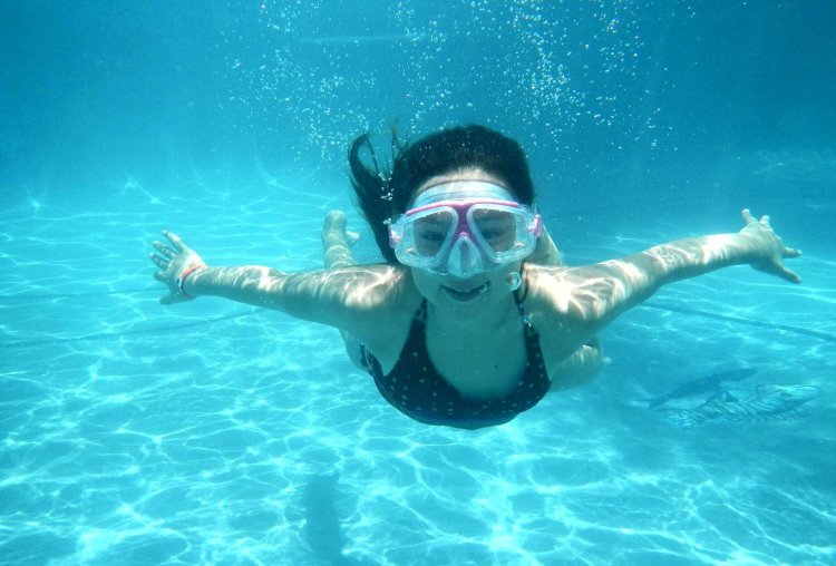 Retro Sweetheart Snorkeling and Banging a Massive Boner