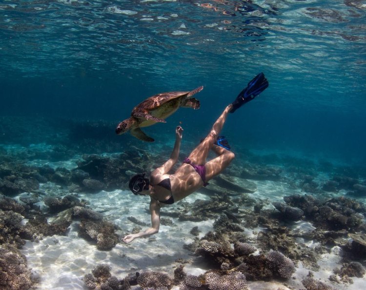 Ekaterina Vilkova in a swimsuit under water