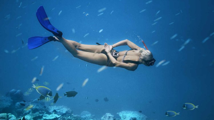 Cara Delevingne model of a photo shoot in water