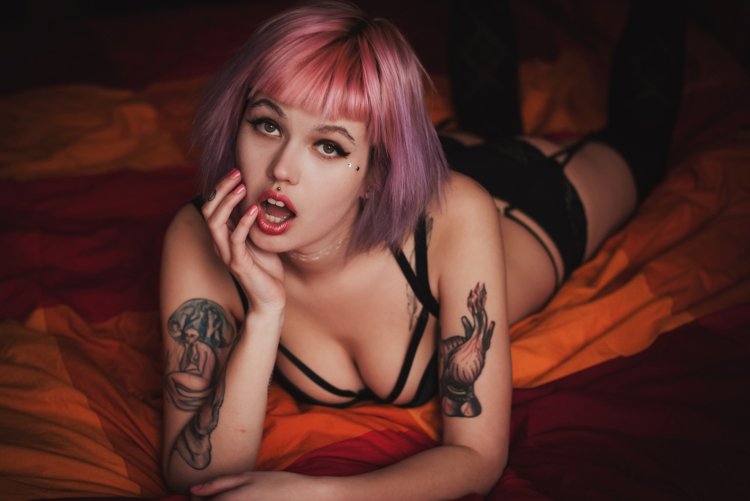 The ribs of the girl