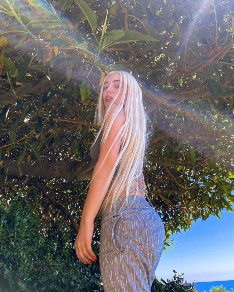 Ava Max is hot