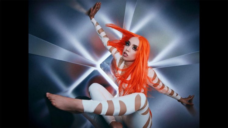 Ava Max Red -haired in the video