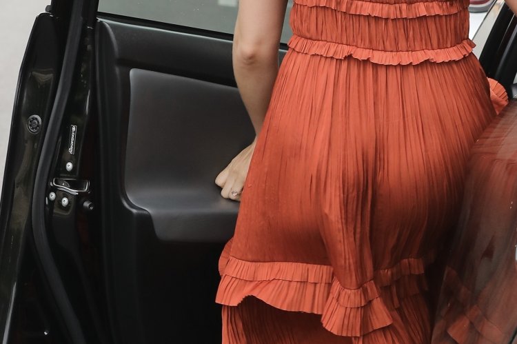 Mandy Moore young curly