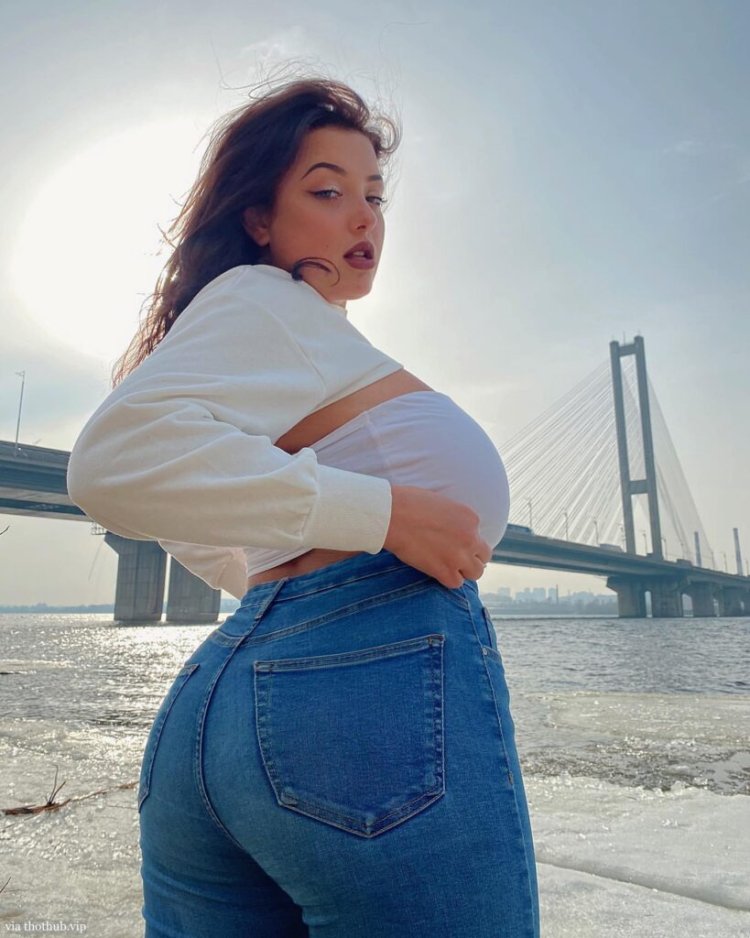 Milada Moore plums onlyfans