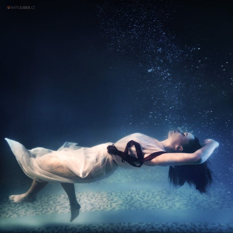 Girl under water
