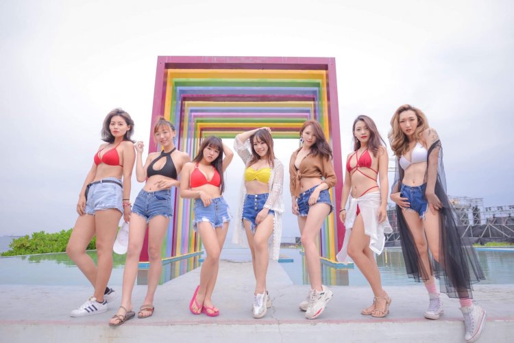 Katya Alice Henry Hot