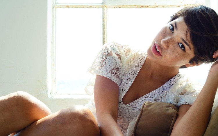 Niece Waidhofer without a bra