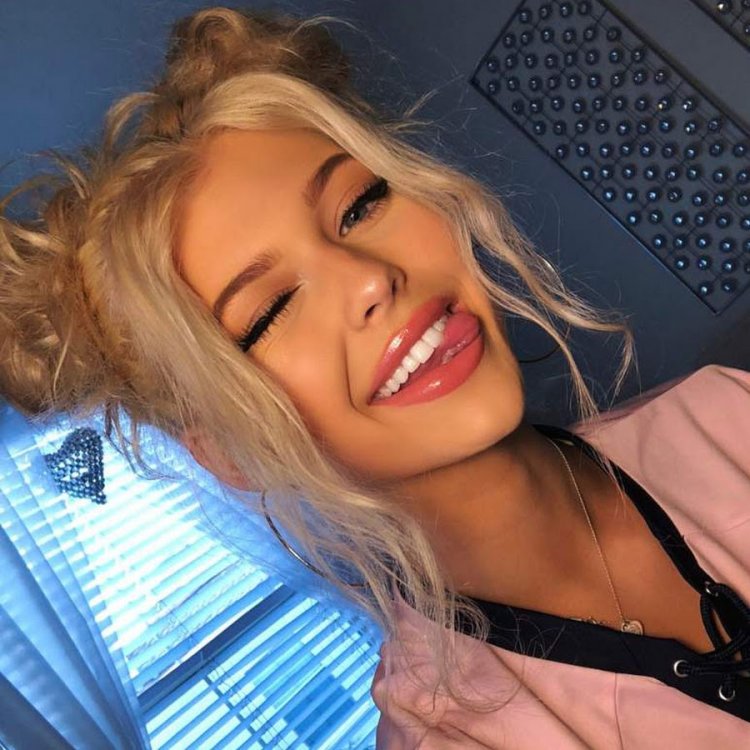 Loren Gray Selfie