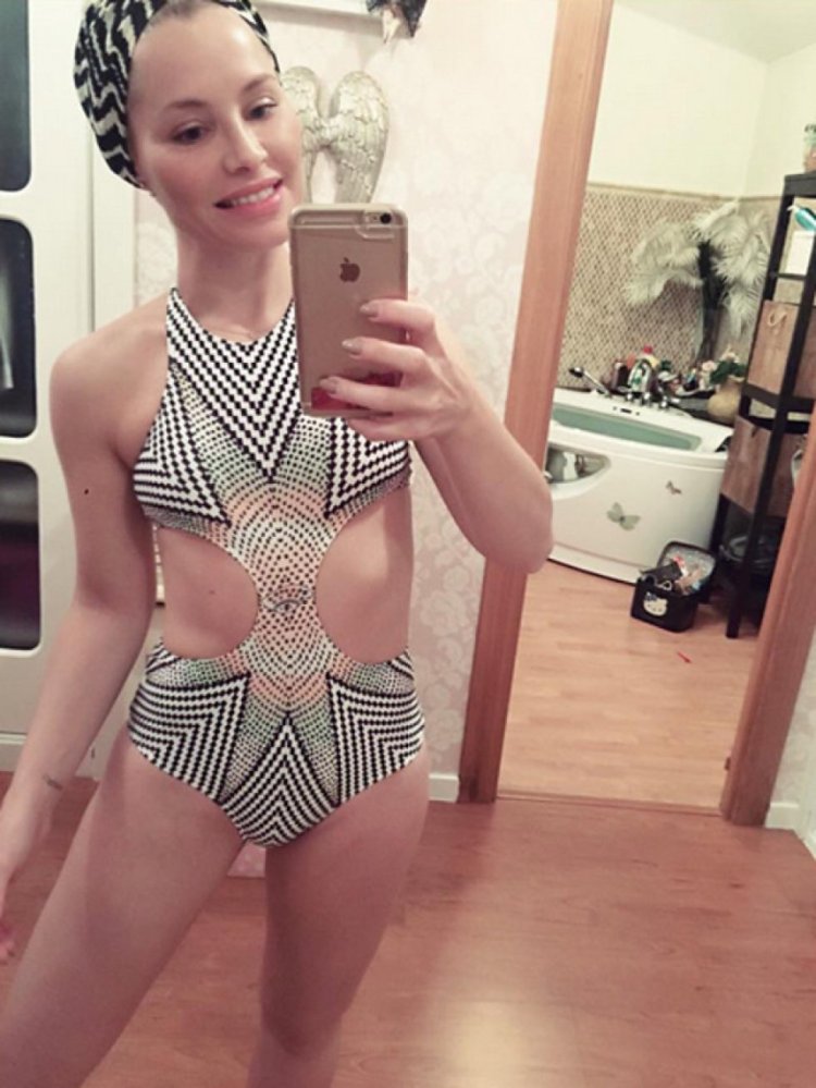 Soraya singer photo in a swimsuit