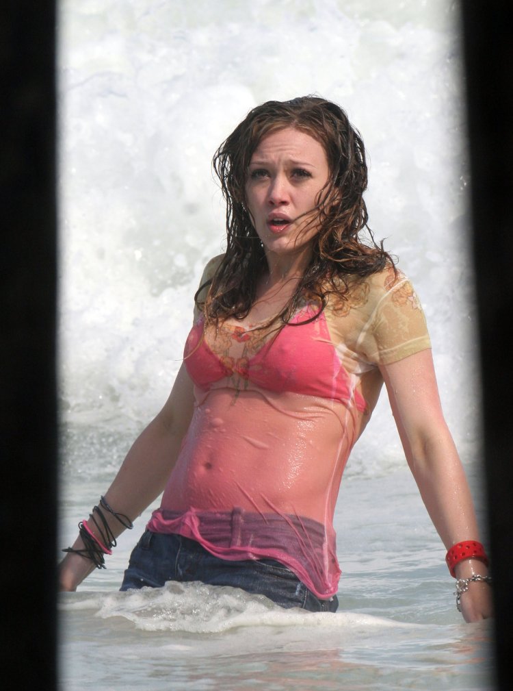 Hilary Duff Plum Naked